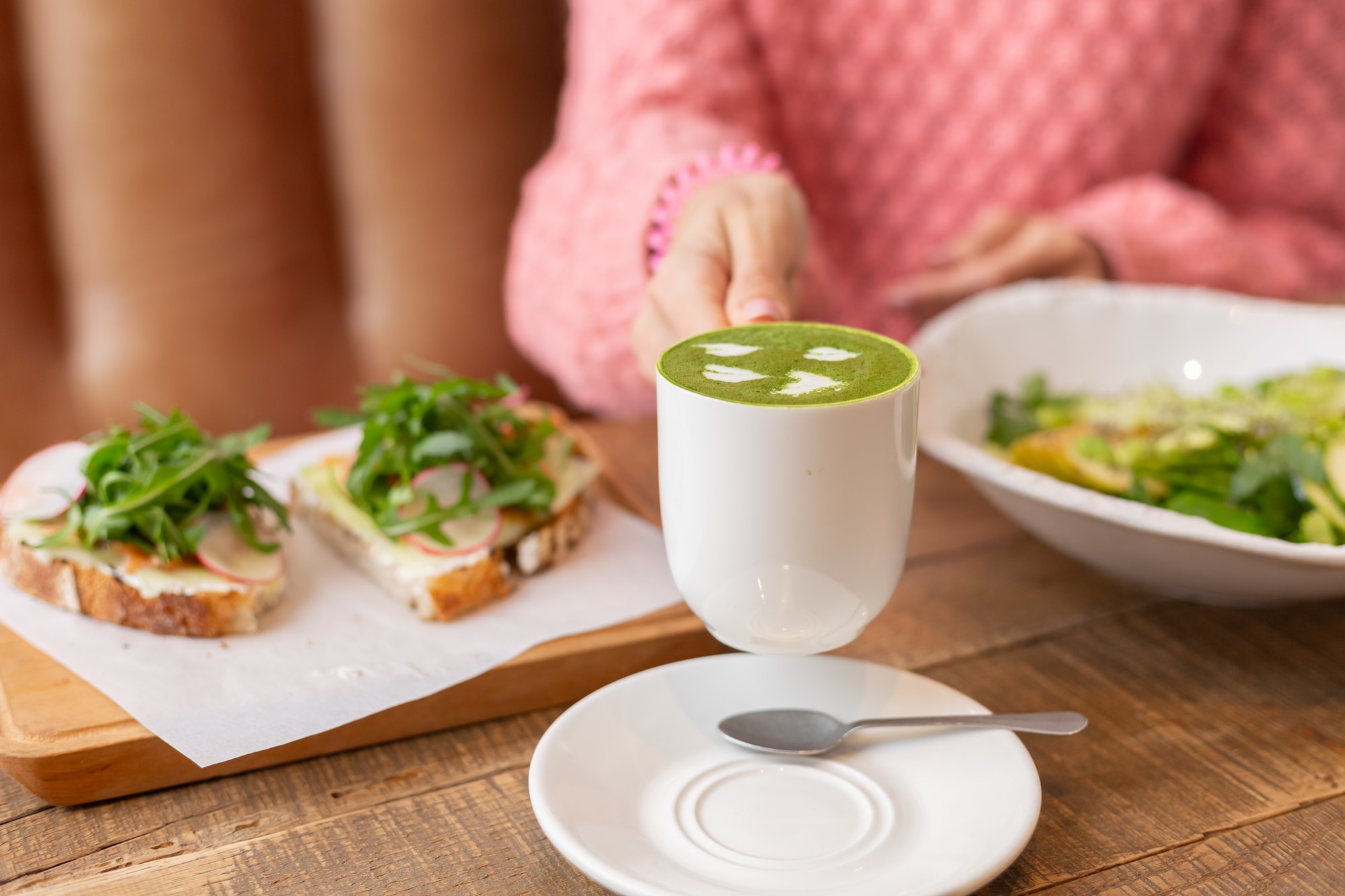 Скара на дървени въглища mr per - скара на дървени въглища mr. Per 2025 Healthy Breakfast In The Restaurant Jpg