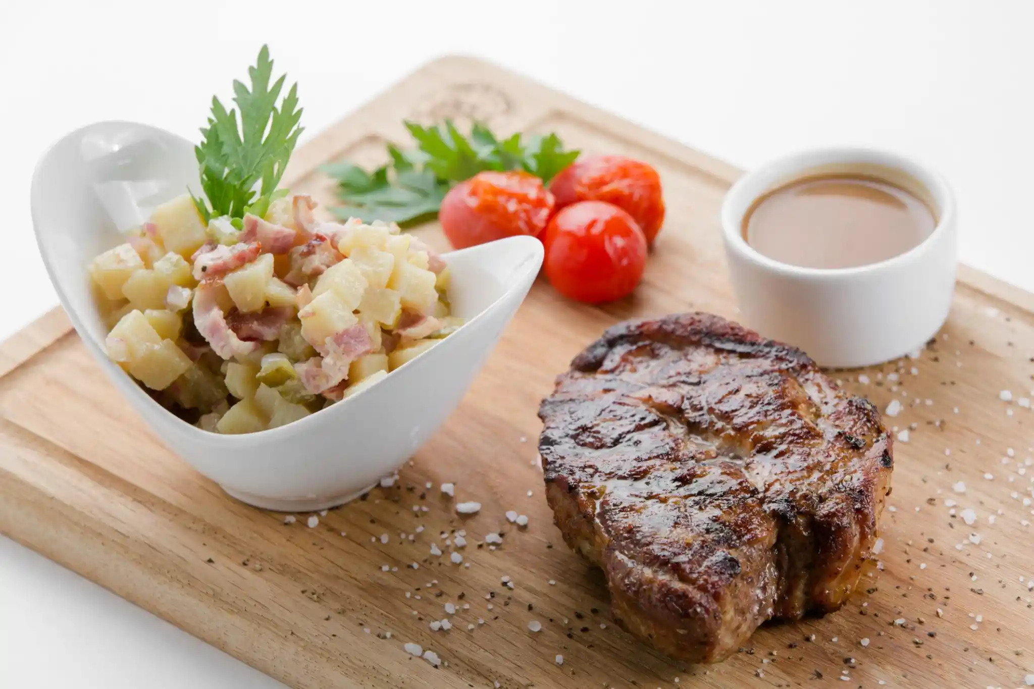 Kartofena garnitura skara Картофена Гарнитура С Лук Към Свинска Пържола И Скара На Дървени Въглища, Идея За Менюто На Ресторант Mr. Per Kartofena Garnitura Skara