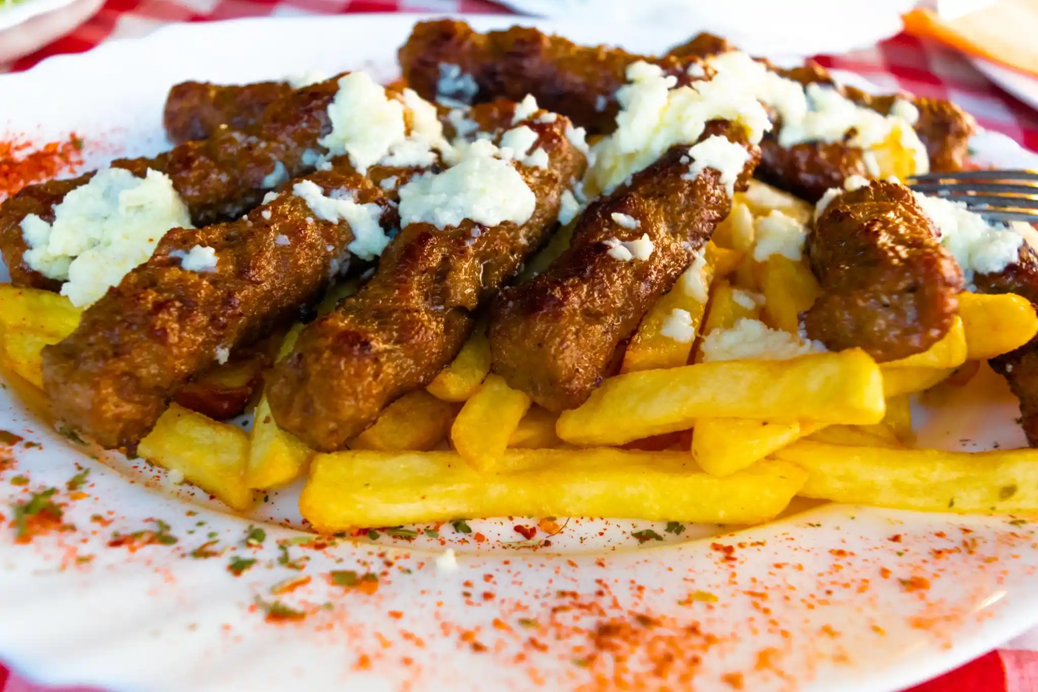 Kartofi sirene skara mr per Пържени Картофи Със Сирене До Свинска Пържола И Кюфтета, Гарнитура Към Скара На Дървени Въглища Mr. Per В Бургас Kartofi Sirene Skara Mr Per