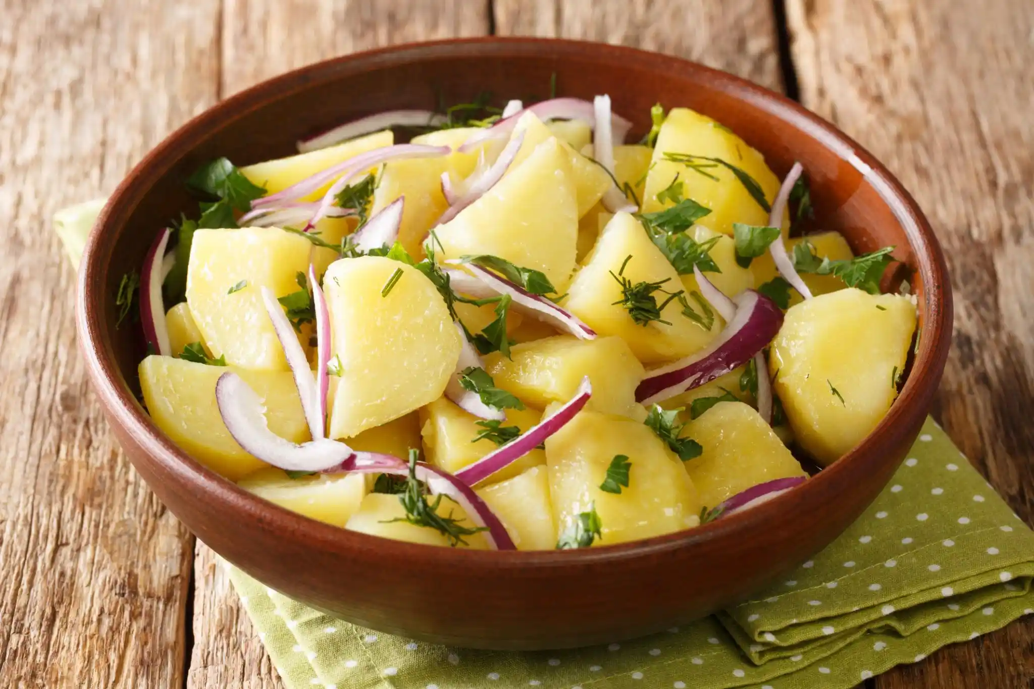 Salata kartofi vkashti Салата От Варени Картофи С Лук За Храна У Дома, Картофена Гарнитура От Mr. Per И Идея За Онлайн Поръчка В Бургас Salata Kartofi Vkashti